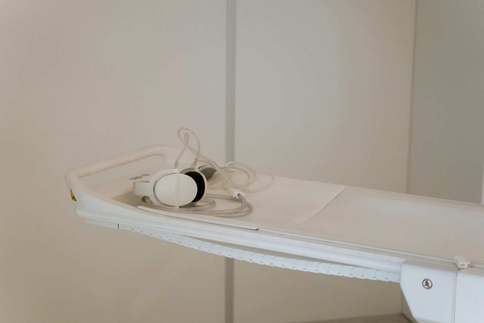 An MRI scanner table with a receiver coil in place