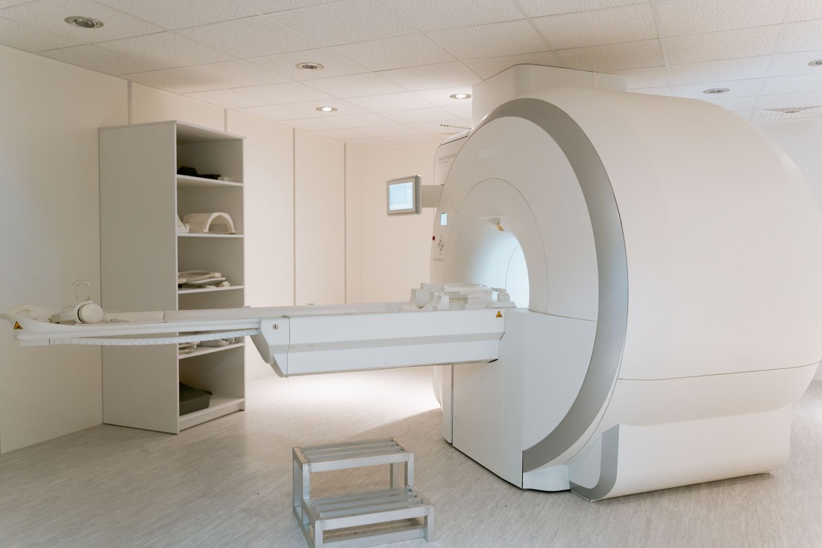 An MRI scanner in a bright, quiet imaging room